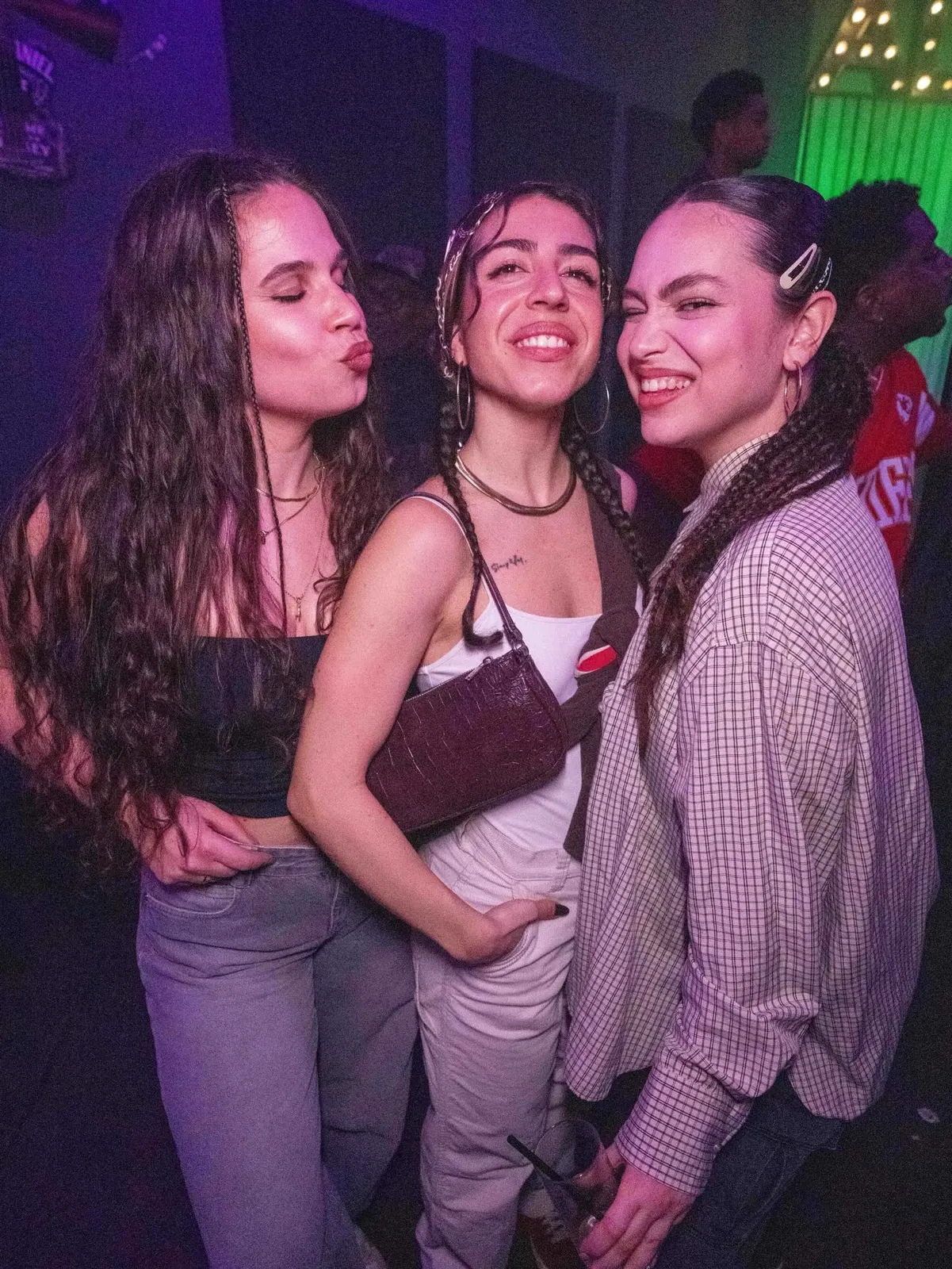Persone che ballano insieme a una serata BeKind a Roma