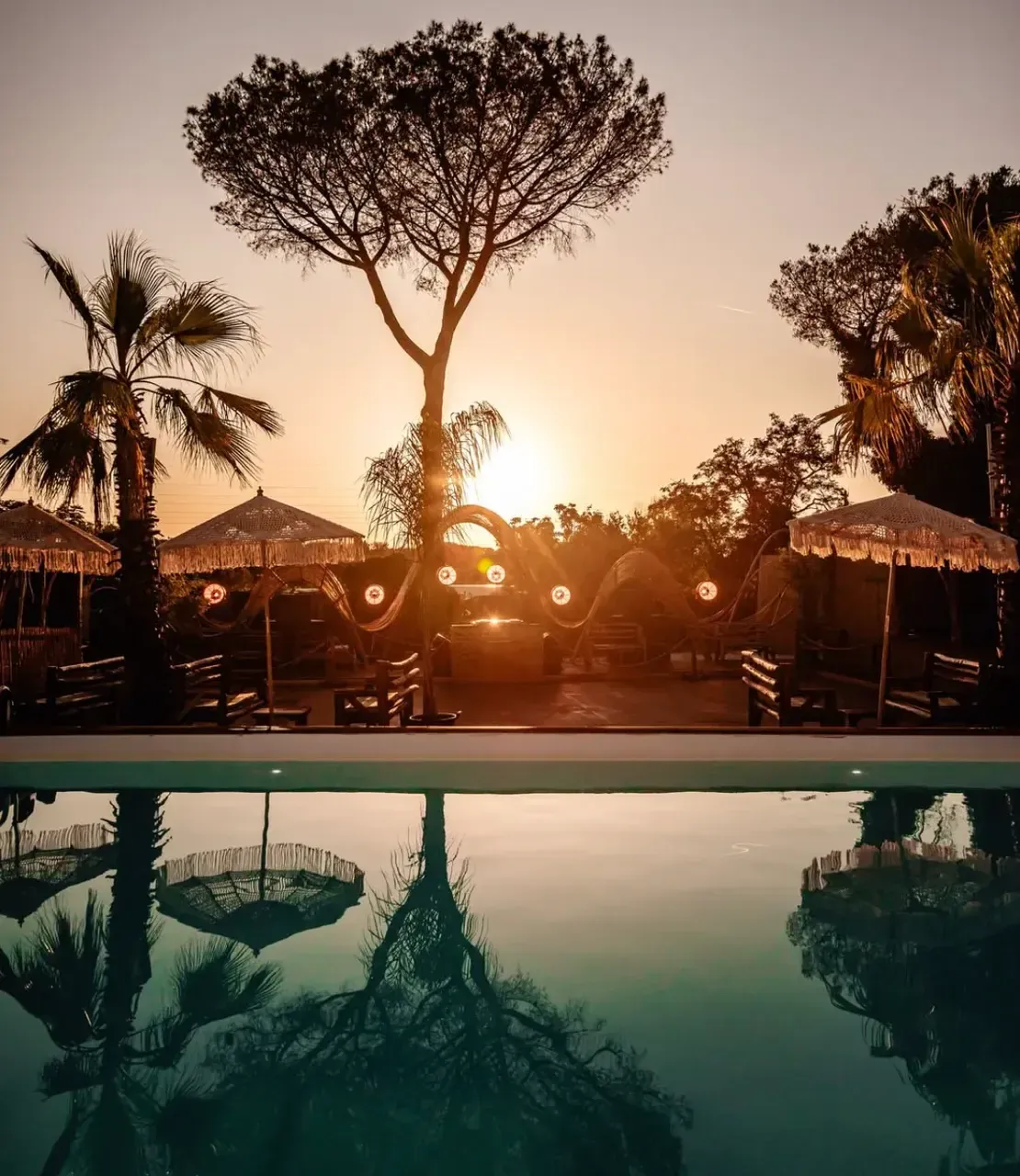 A bordo piscina da Kalaya, cocktail bar e club sull'Appia